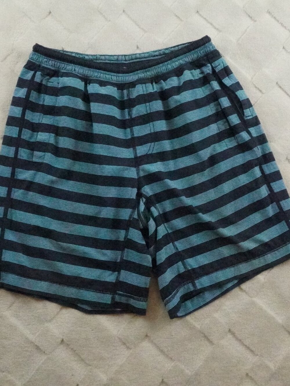lululemon Shorts Mens Large Striped Blue Gym Yoga Athleisure